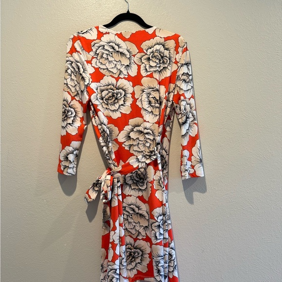 Charles Henry Floral Wrap Dress in Red and White. PTP 20”, Length 39” - Picture 6 of 8